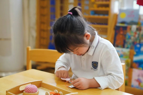 单股线怎么缝南京赫贤幼儿园蒙氏工作大揭秘：走进了不起的日常工作区_https://www.jmylbn.com_新闻资讯_第3张