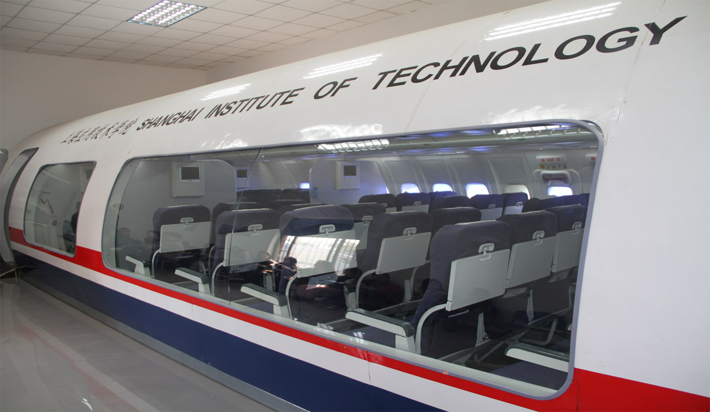 上海应用技术学院空中乘务专业教学实景-上海