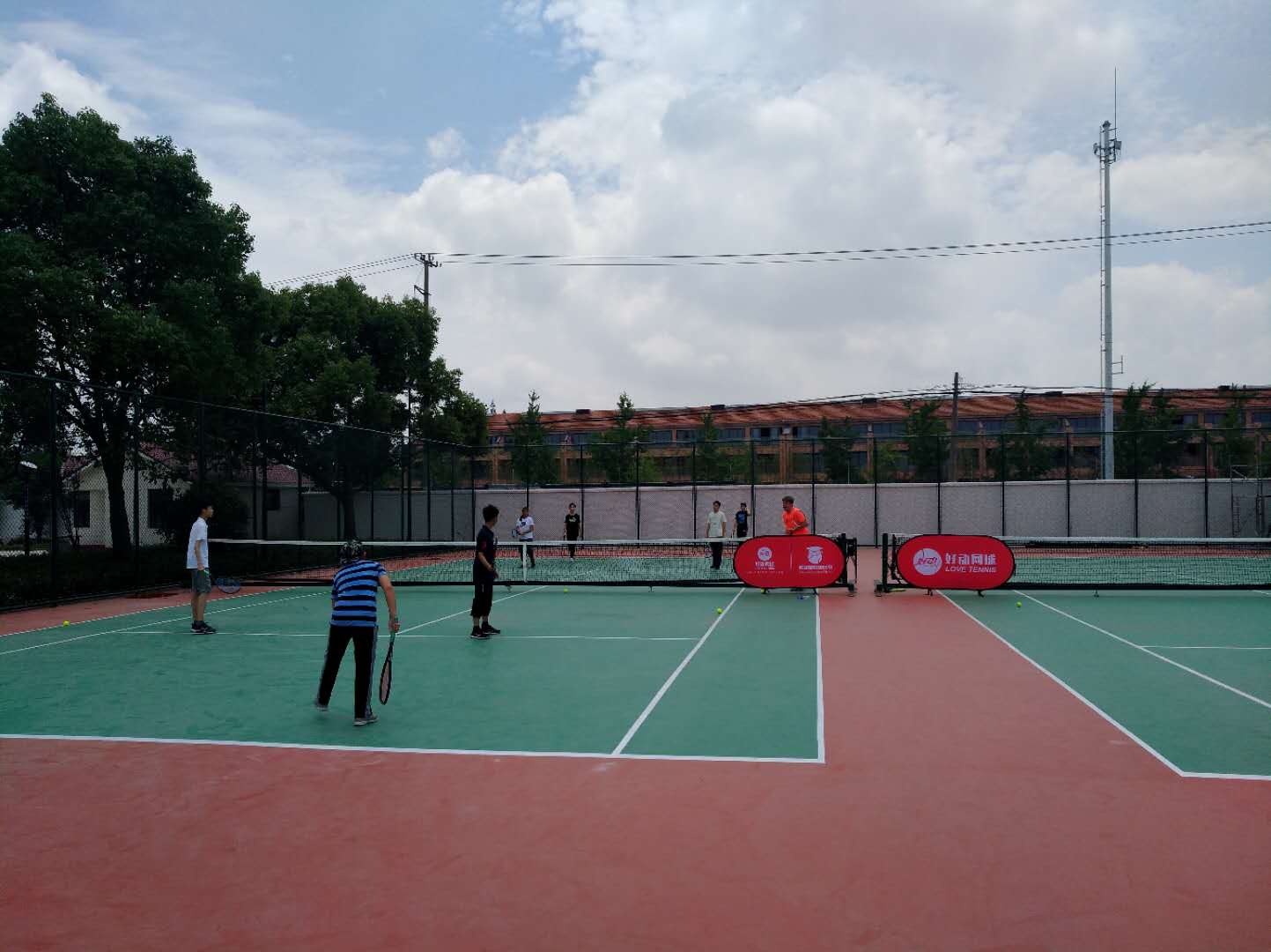 新华视点：部分省市兴修高尔夫球场问题透视