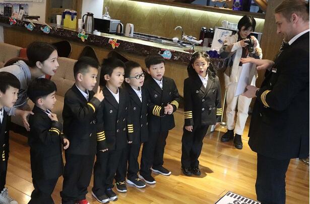 EF小小飞行员活动回顾让我们做一场和天空有