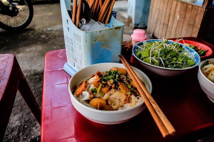 筷子用英语怎么表达?中国餐桌文化介绍