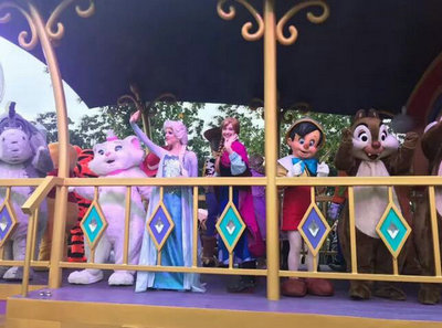 洋溢青春:2017上海光华剑桥国际高中新生迪士尼冬游--上海光华学院剑桥国际中心(光华剑桥)