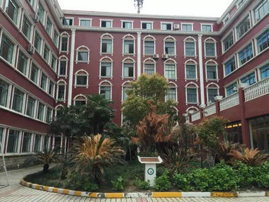 怎么上国外国际高中 44edd6a1e9484c0961e895354ea7800c.jpg