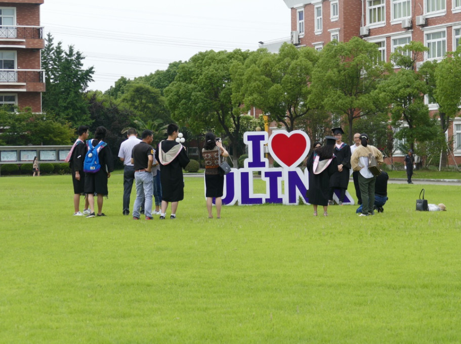 领科教育上海校区2018年毕业典礼校长致辞